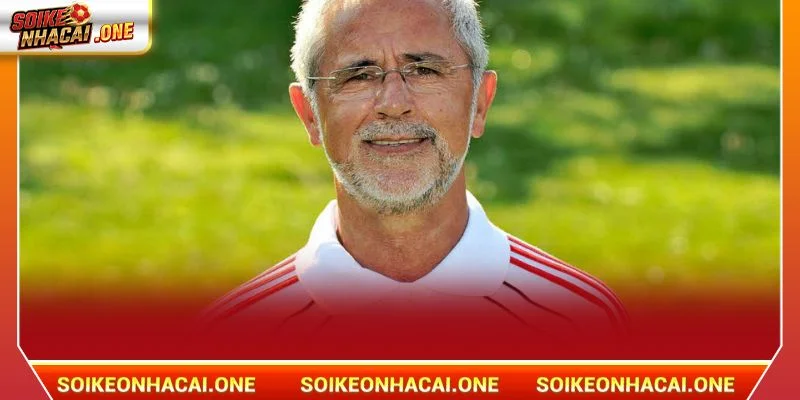  Gerd Müller đã liên tiếp giành Quả bóng Vàng trong 2 kỳ bóng đá.