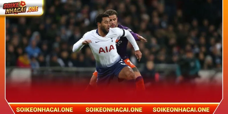 Tiền Vệ Xuất Sắc Nhất Tottenham Gọi Tên Huyền Thoại Nào? Mousa Dembélé được mệnh danh là tiền vệ toàn diện độc nhất vô nhị.